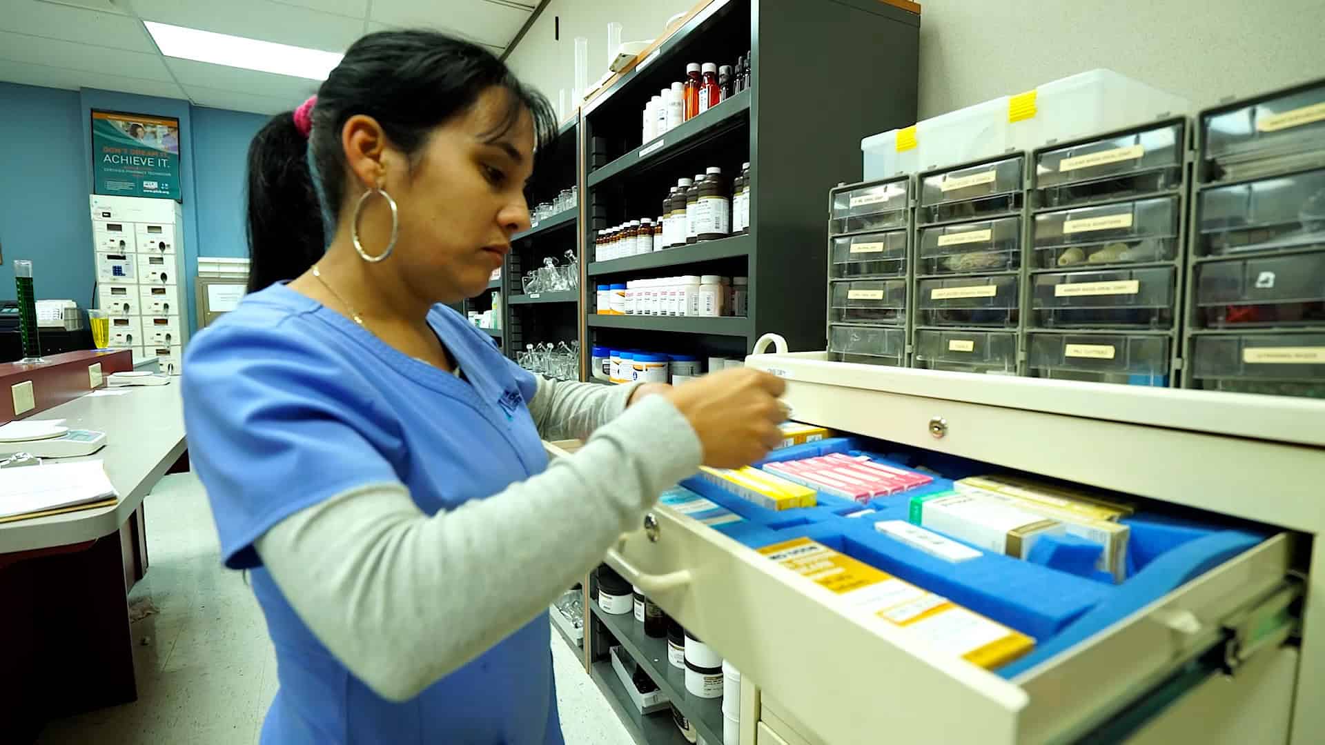 What Do You Learn In A Pharmacy Technician Training Program? Post Image